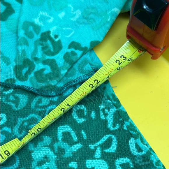 LOGO Layers Womens Green Animal Print Long Sleeve Stretch Blouse CASUAL Sz XL - Picture 10 of 11